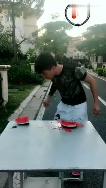 吃瓜比赛幽默段子,笑料横生！一场吃瓜比赛的欢乐盛宴