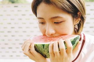 吃瓜群众喉结,揭秘网络舆论场中的“喉结现象”