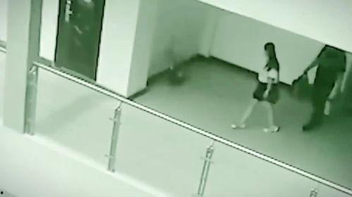 监控下吃瓜打架,吃瓜群众现场打架，一幕幕闹剧上演