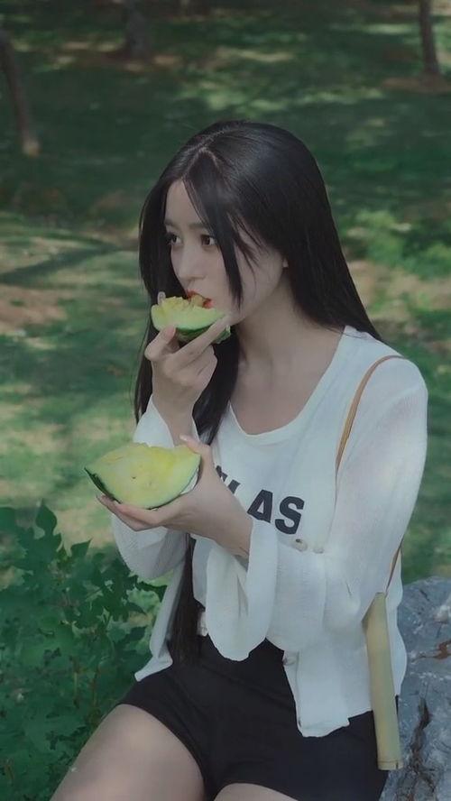 吃瓜美女图片,揭秘吃瓜美女的时尚魅力