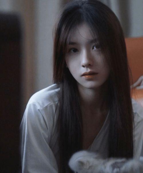 含吃瓜的头像女,揭秘网络红人的魅力与争议