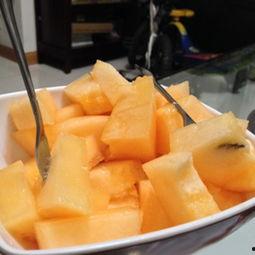 吃哈密瓜嗓子疼引起呕吐,揭秘夏日美味背后的健康隐患