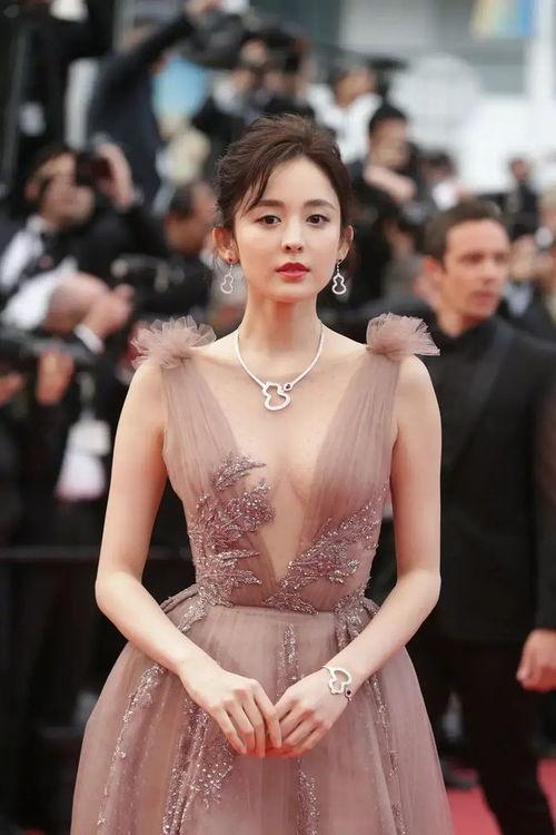 呼吸不顺畅女星吃瓜,女星吃瓜事件揭秘