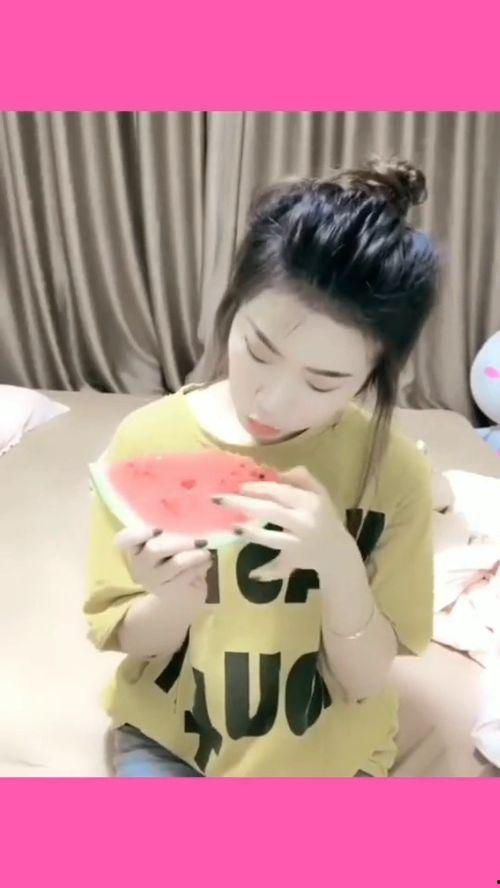 女生如何吃瓜的,女生吃瓜指南